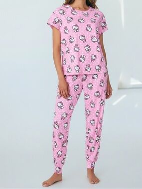 Hello Kitty Sanrio Pink Pajama Set NWT Women’s Large  Lounge Set